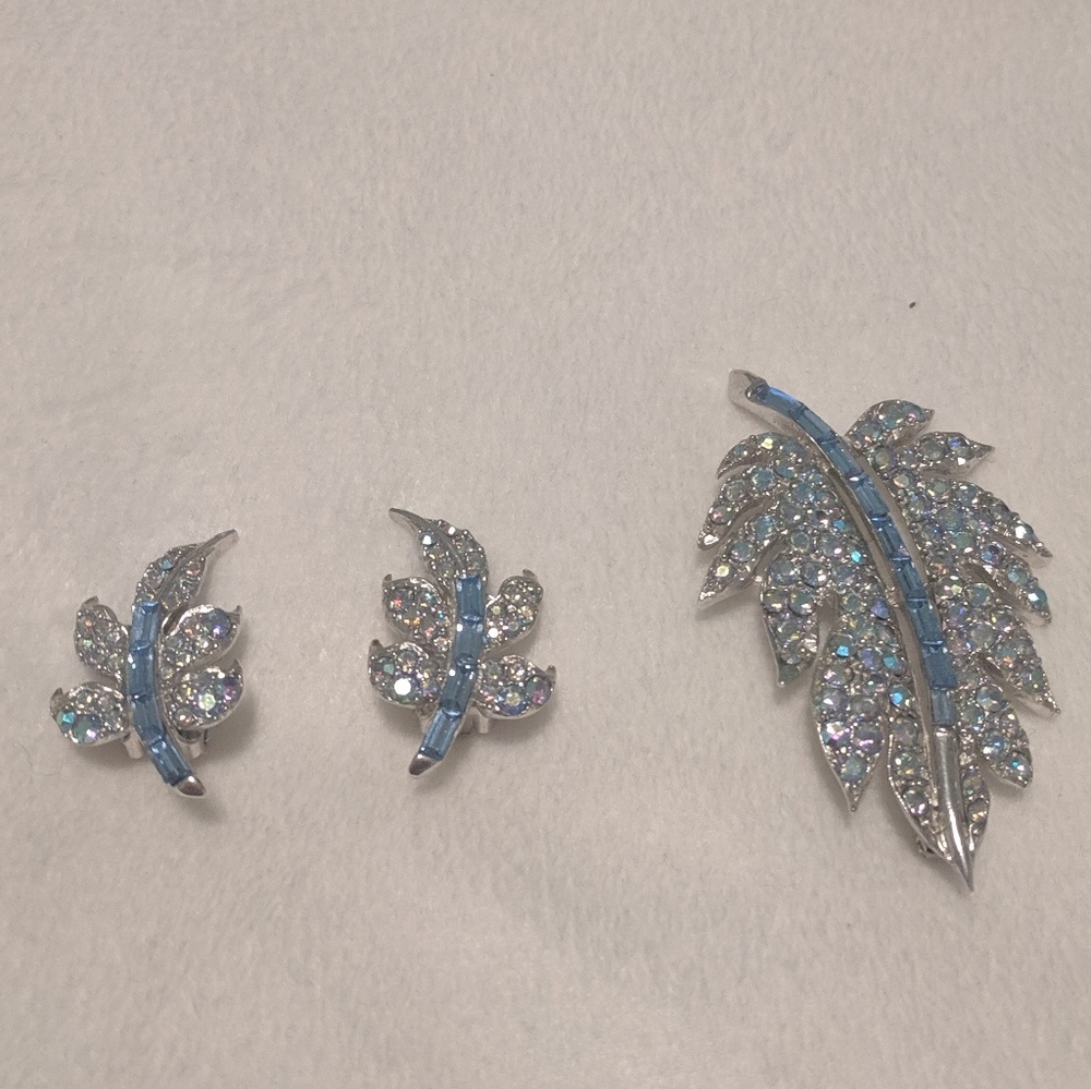 Vintage Pell clip-on earrings and brooche set